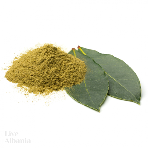 Purely natural bay leaf / laurel (Laurus nobilis)