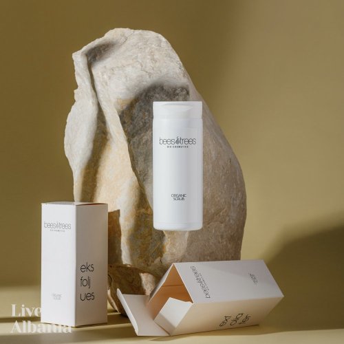 Bees & Trees BIO peeling na obličej (scrub) | LiveAlbania